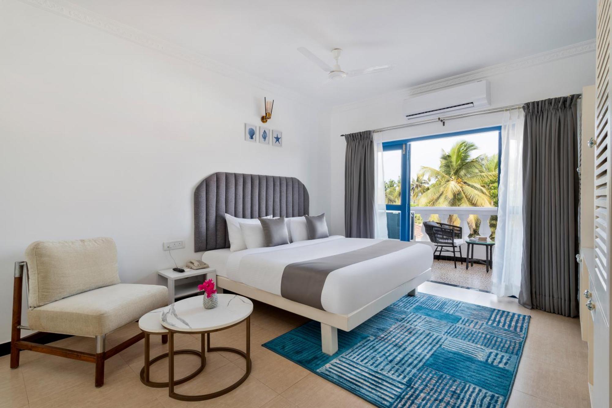 Azalea By Stone Wood Premier Hotel Varca Exterior photo