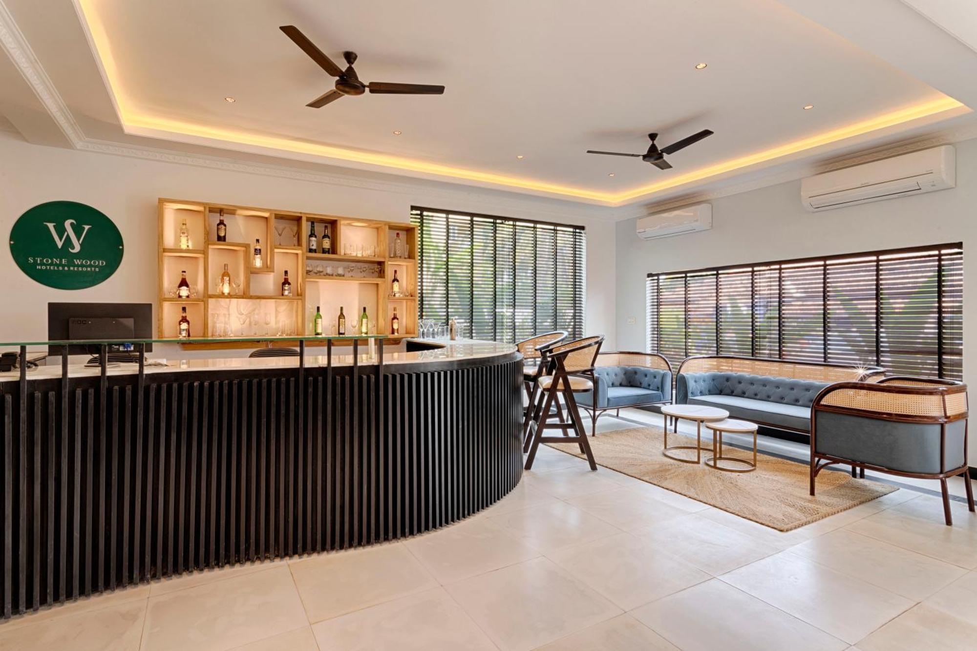 Azalea By Stone Wood Premier Hotel Varca Exterior photo