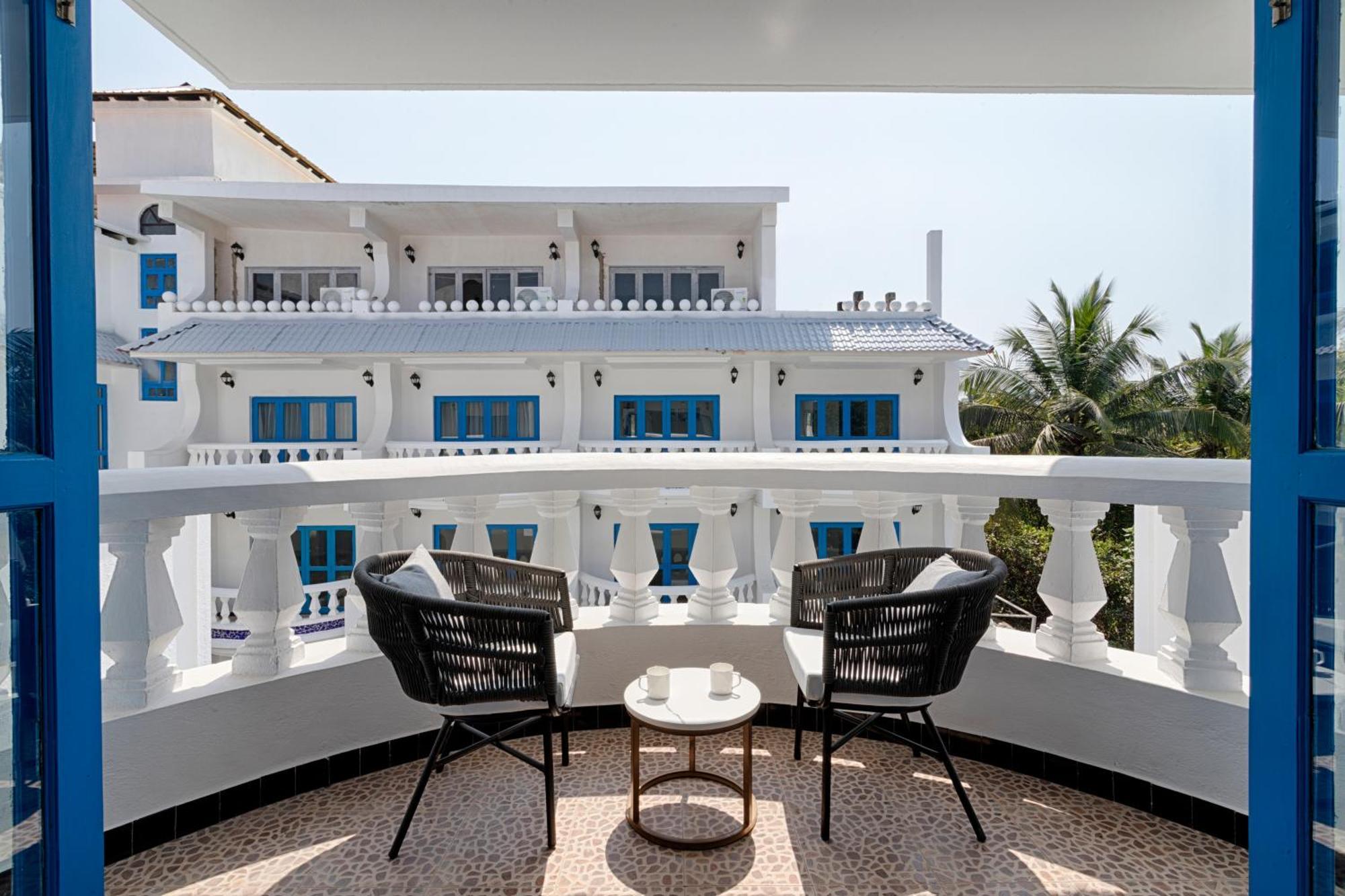 Azalea By Stone Wood Premier Hotel Varca Exterior photo