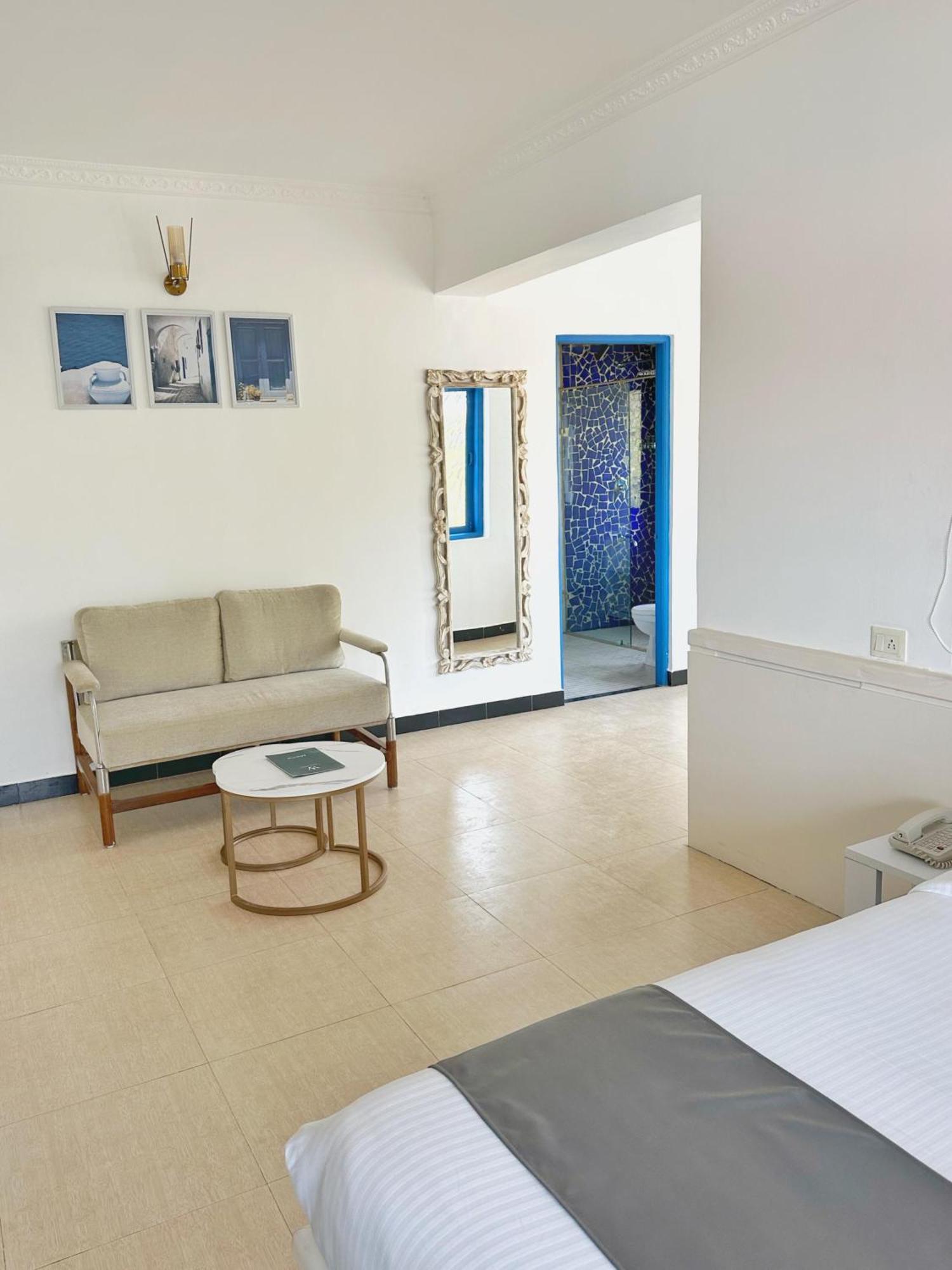 Azalea By Stone Wood Premier Hotel Varca Exterior photo